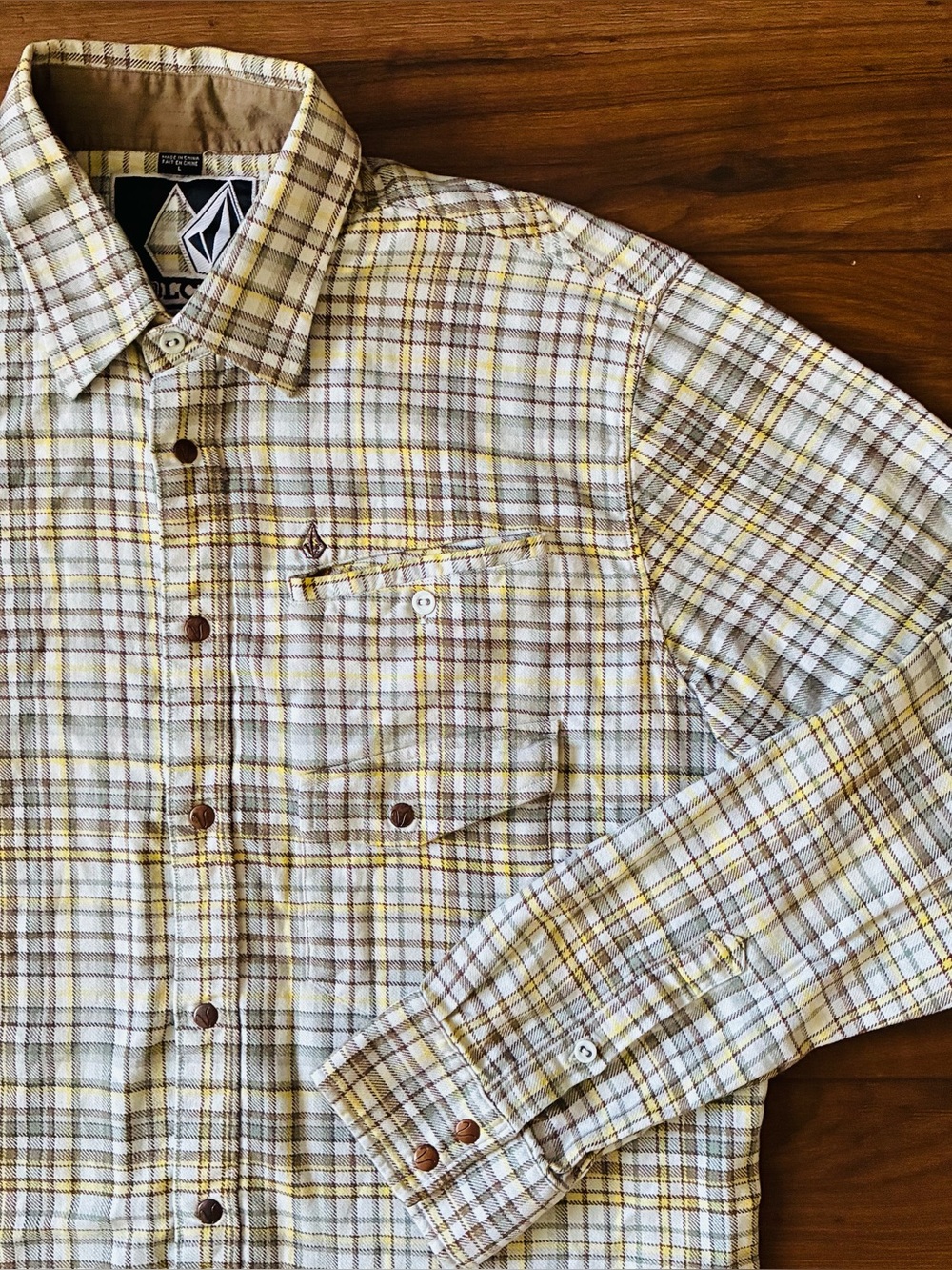 Volcom Men’s Long Sleeve Plaid Button Down Size L
